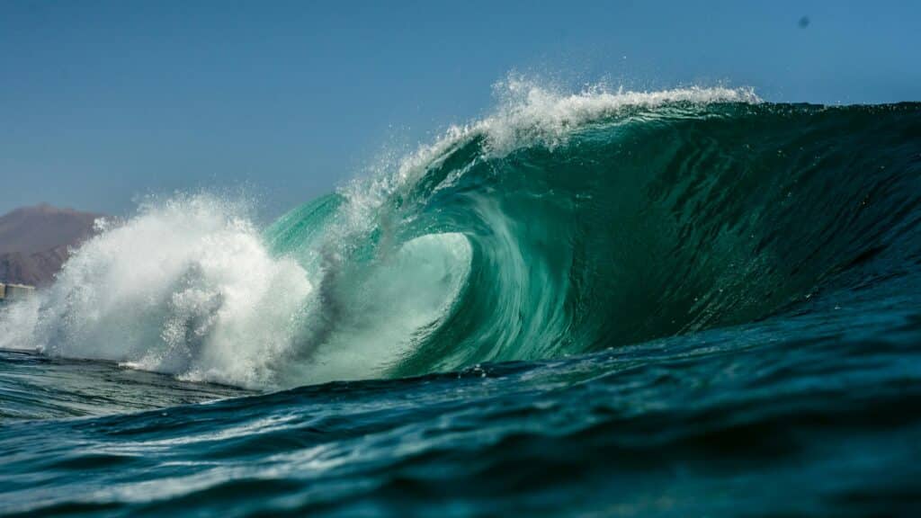 surf in medewi, west Bali